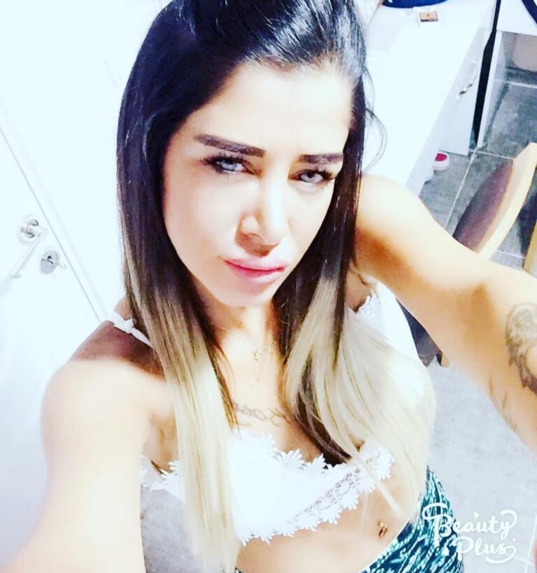 Lise Hocasına Veren 19’luk Lolita
